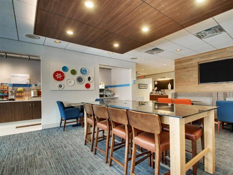 Holiday Inn Poughkeepsie By Ihg Bagian luar foto