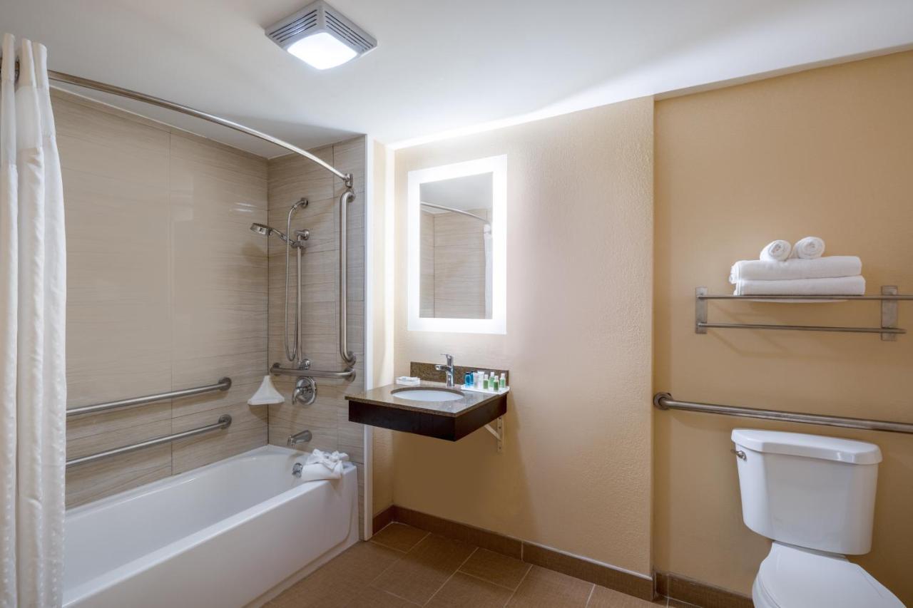 Holiday Inn Poughkeepsie By Ihg Bagian luar foto