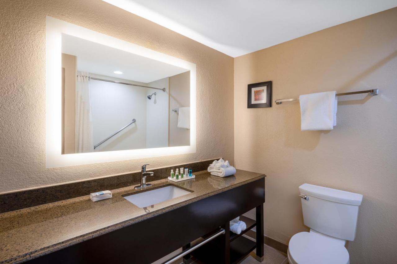 Holiday Inn Poughkeepsie By Ihg Bagian luar foto