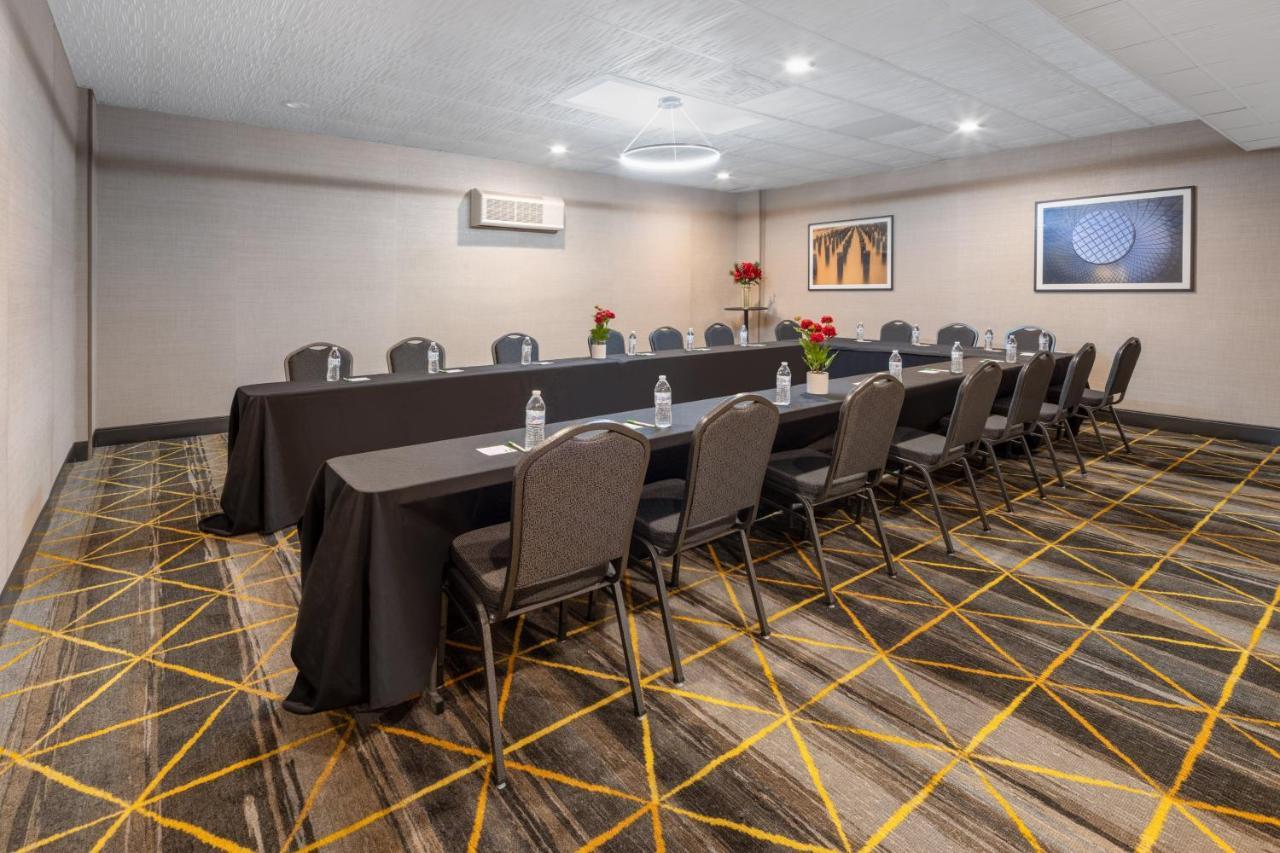 Holiday Inn Poughkeepsie By Ihg Bagian luar foto