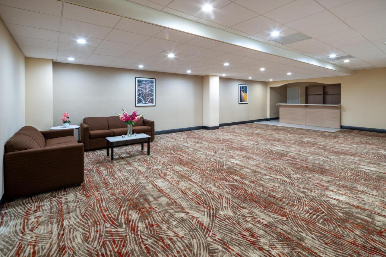 Holiday Inn Poughkeepsie By Ihg Bagian luar foto