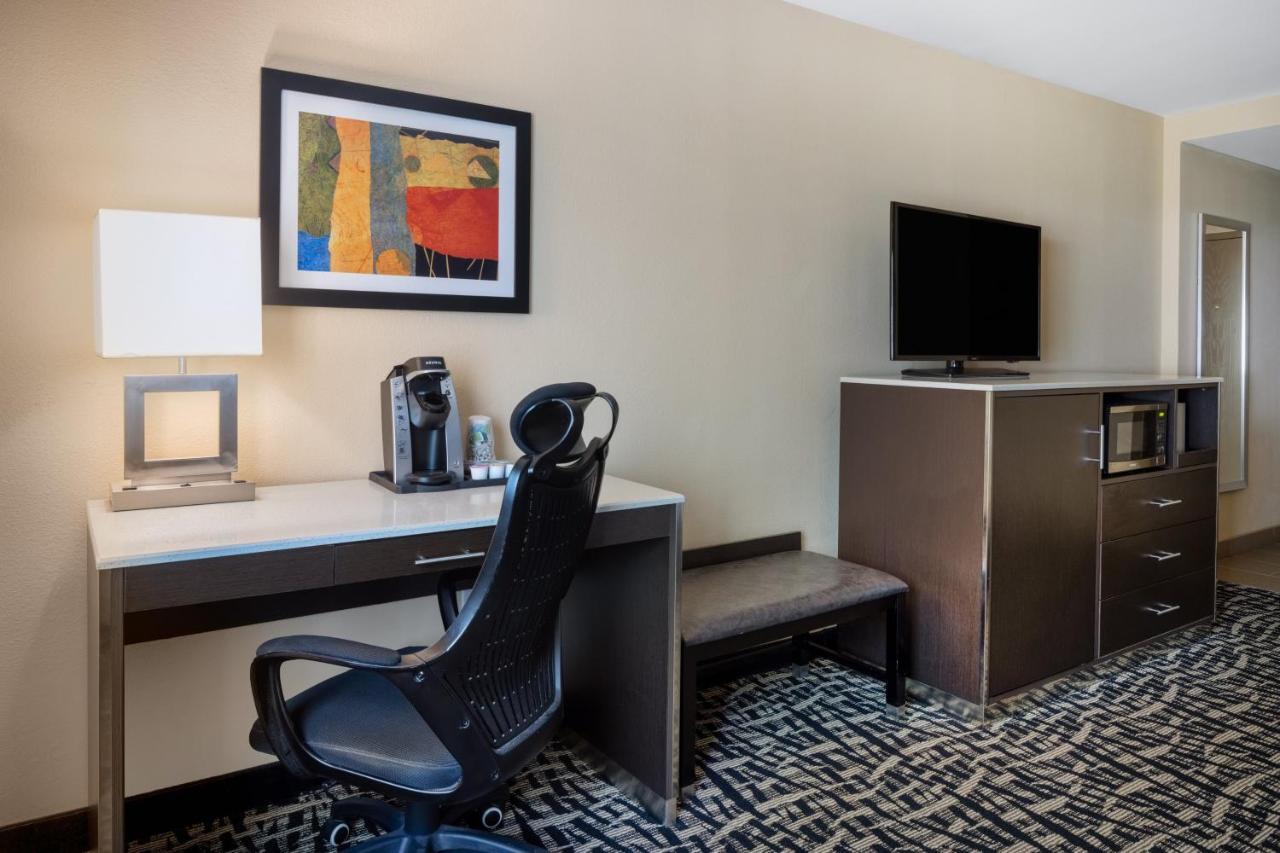 Holiday Inn Poughkeepsie By Ihg Bagian luar foto